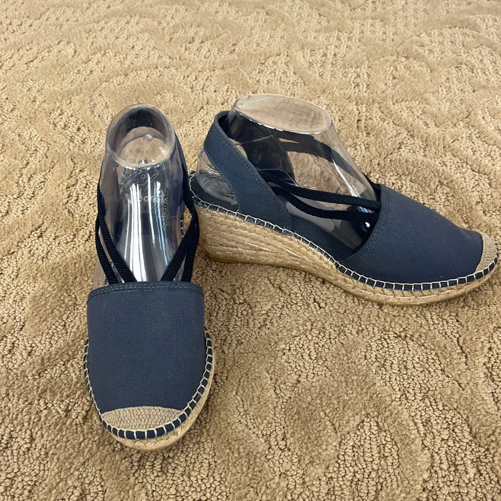 Vidoretta Espadrilles brand new. Steel gray. Size 40